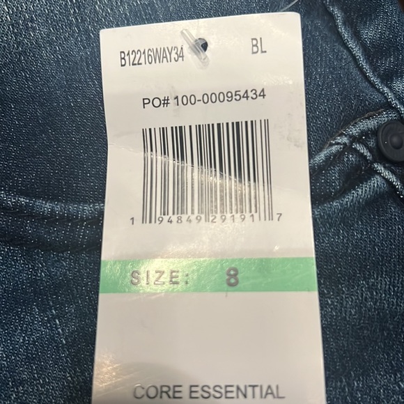 Democracy "Ab"solution Itty Bitty Boot Jeans - Picture 16 of 16